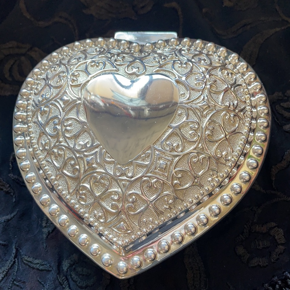 Jewelry Heart shaped box!🧡🧡🥰🥰🥰